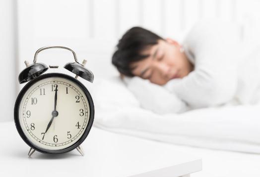 睡眠不足7小時的人胳膊大腿更粗嗎?如何控制自己不熬夜 睡眠不足7小時的人胳膊大腿更粗嗎?如何控制自己不熬夜