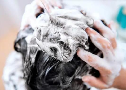 家里沒洗發水了用什么代替?洗發水不想用了能干啥 家里沒洗發水了用什么代替?洗發水不想用了能干啥