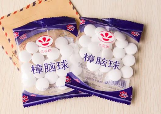 房間放樟腦丸可以驅蟑螂嗎?樟腦丸可以直接放衣服里嗎 房間放樟腦丸可以驅蟑螂嗎?樟腦丸可以直接放衣服里嗎