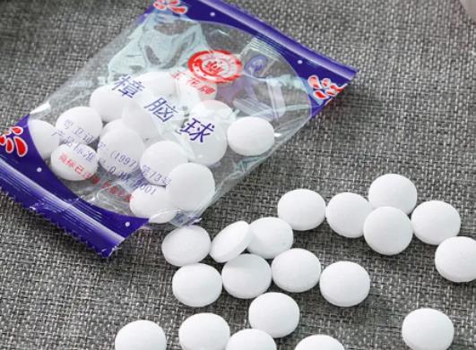 為什么樟腦丸可以驅(qū)趕蟑螂?針織衣服能不能與樟腦丸放在一起 為什么樟腦丸可以驅(qū)趕蟑螂?針織衣服能不能與樟腦丸放在一起