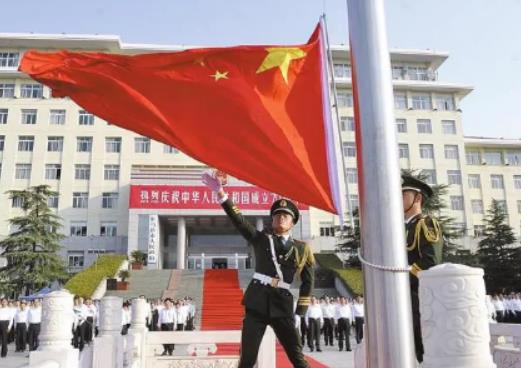北京升旗時間是根據什么定的?元旦去北京看升旗的人多嗎 北京升旗時間是根據什么定的?元旦去北京看升旗的人多嗎