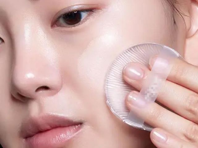 為什么粉底液用起來(lái)總是浮粉 粉底液怎么涂才能均勻不浮粉 為什么粉底液用起來(lái)總是浮粉 粉底液怎么涂才能均勻不浮粉
