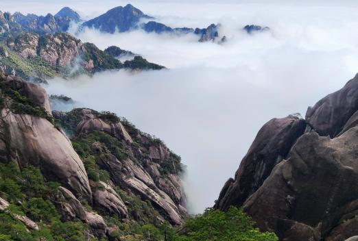 中國十大值得去的景點排行榜,稻城亞丁、黃山風景區洗禮你的心靈 中國十大值得去的景點排行榜,稻城亞丁、黃山風景區洗禮你的心靈