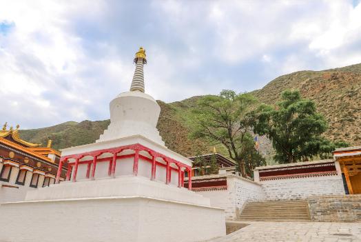 中國十大藏傳佛教寺院,布達拉宮歷史悠久、扎什倫布寺文化底蘊深厚 中國十大藏傳佛教寺院,布達拉宮歷史悠久、扎什倫布寺文化底蘊深厚
