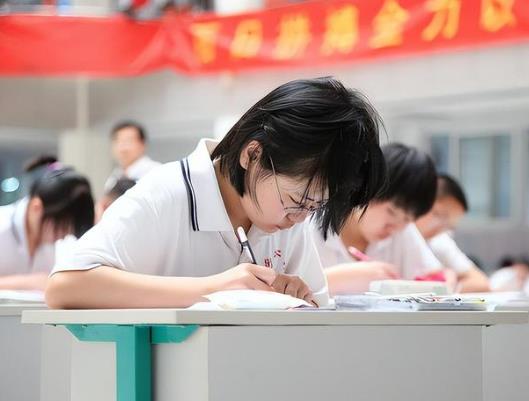 高考帶風油精好還是清涼油好?高考風油精能帶進考場嗎 高考帶風油精好還是清涼油好?高考風油精能帶進考場嗎