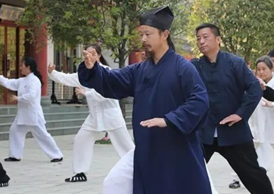 太極拳能空腹練嗎?太極拳什么時(shí)候練習(xí)最好 太極拳能空腹練嗎?太極拳什么時(shí)候練習(xí)最好