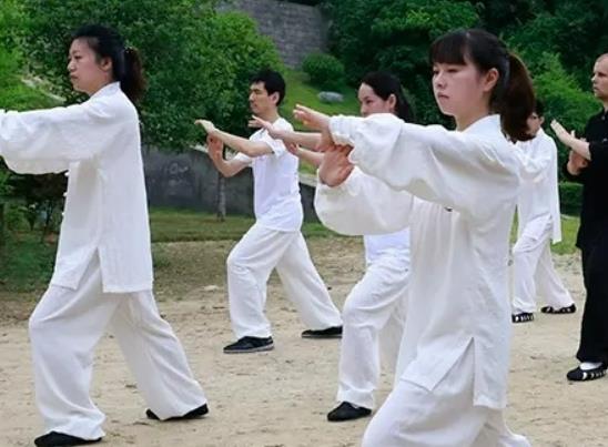 打太極拳出汗多少好?打太極拳的層次和出汗部位 打太極拳出汗多少好?打太極拳的層次和出汗部位