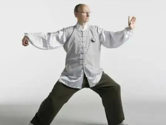 打太極拳會(huì)不會(huì)損傷關(guān)節(jié)?打太極拳有利于健康嗎 打太極拳會(huì)不會(huì)損傷關(guān)節(jié)?打太極拳有利于健康嗎