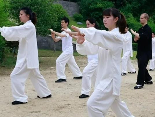 八段錦有哪些排病反應(yīng)?八段錦能治慢性胃炎嗎 八段錦有哪些排病反應(yīng)?八段錦能治慢性胃炎嗎