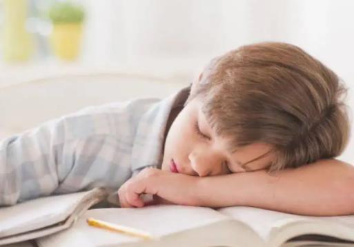 睡前刷手機會降低夜間睡眠質量嗎?長期晚睡可能出現睡眠障礙嗎 睡前刷手機會降低夜間睡眠質量嗎?長期晚睡可能出現睡眠障礙嗎