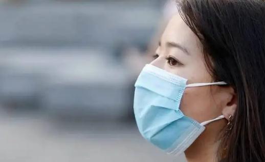 夏天經常戴口罩會悶出痘痘嗎 夏天戴口罩有什么要注意的