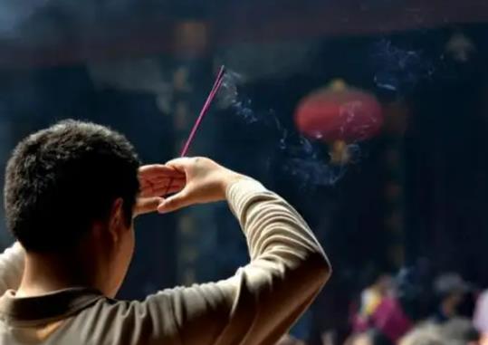 什么時(shí)間上香好?給財(cái)神爺上香有什么講究