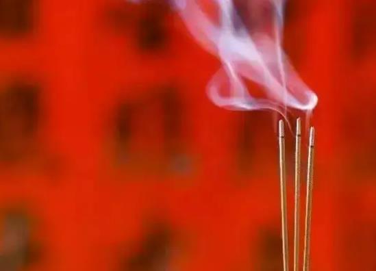 什么時(shí)間上香好?給財(cái)神爺上香有什么講究
