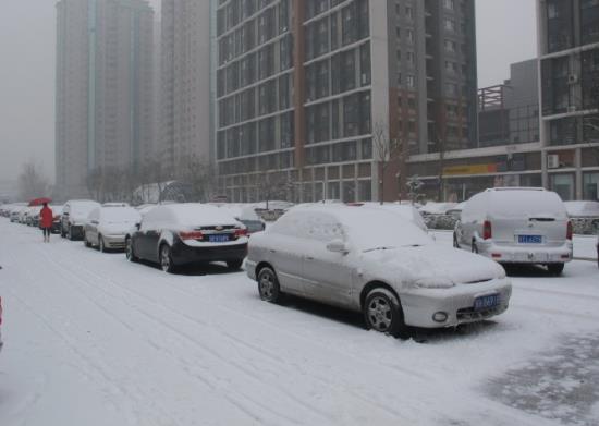下雪天汽車裝幾個防滑鏈好?雨刮器豎起來被凍住了怎么辦?