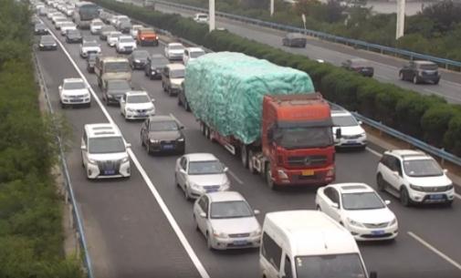高速走應(yīng)急車道扣12分嗎 高速堵車交警不管嗎